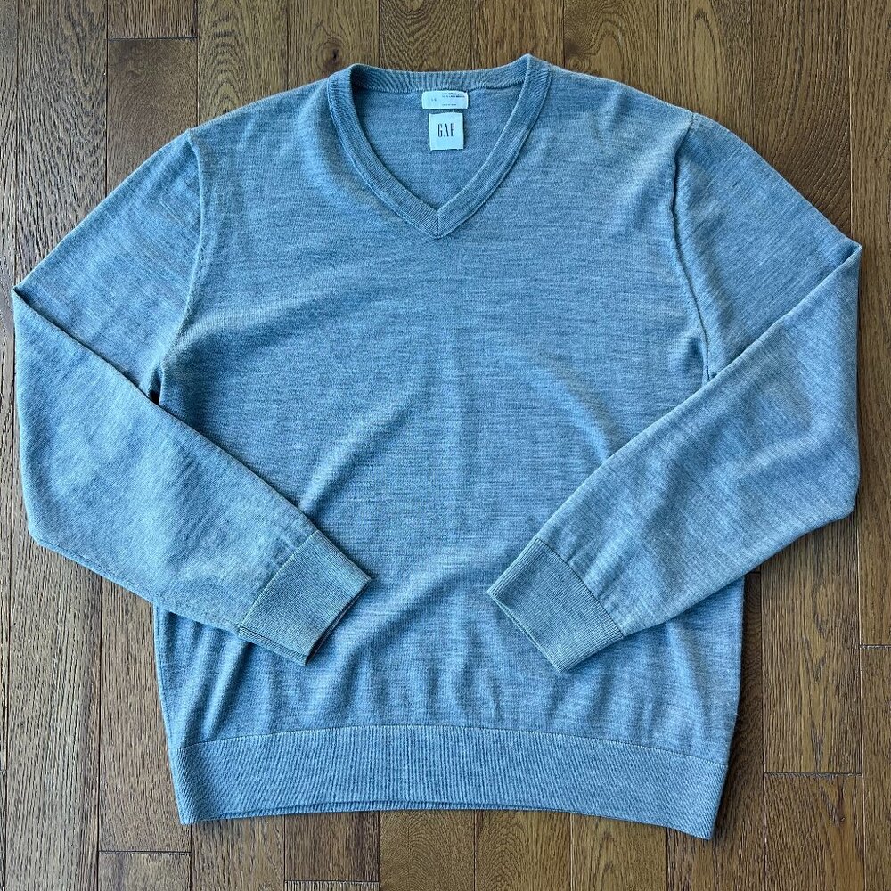 GAP 100% Merino Wool V Neck Sweater‎ Mens Large Blue Gray Lightweight Knit